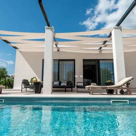 Villa Thora