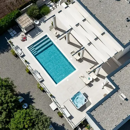 Villa Thora