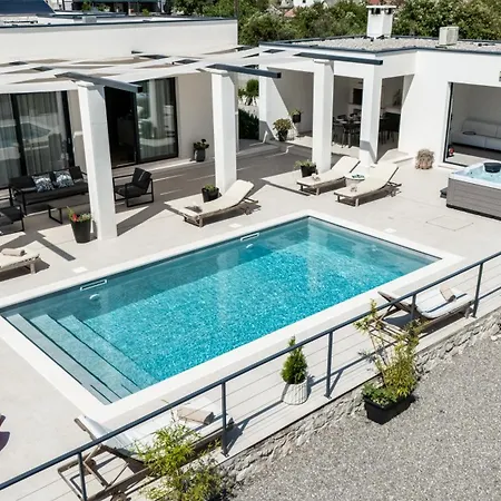 Villa Thora *